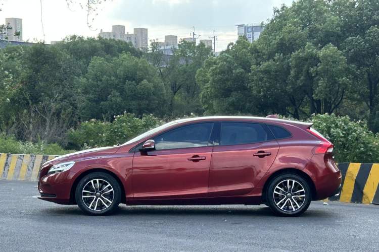 Used Volvo V40 2017 T3 Zhiyi Edition
