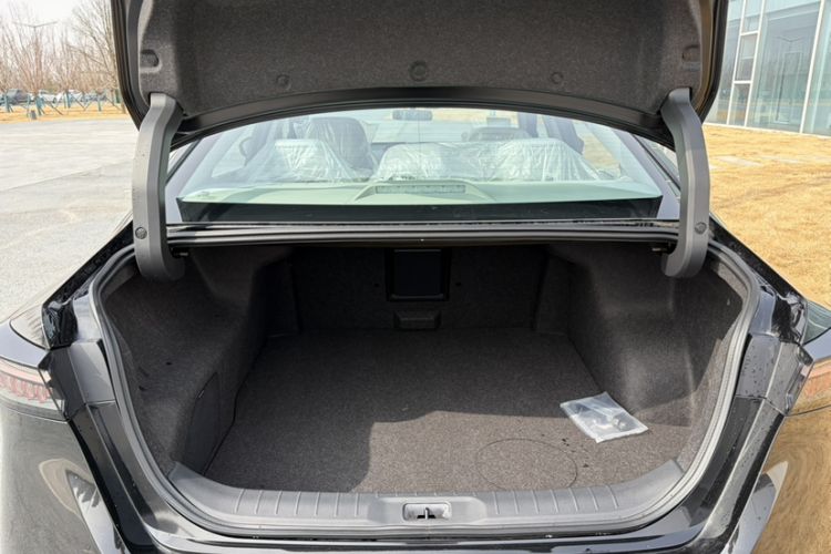 Used Nissan Teana 2026 Model Harmony Cockpit 2.0L Smart Ultra-Comfort Edition
