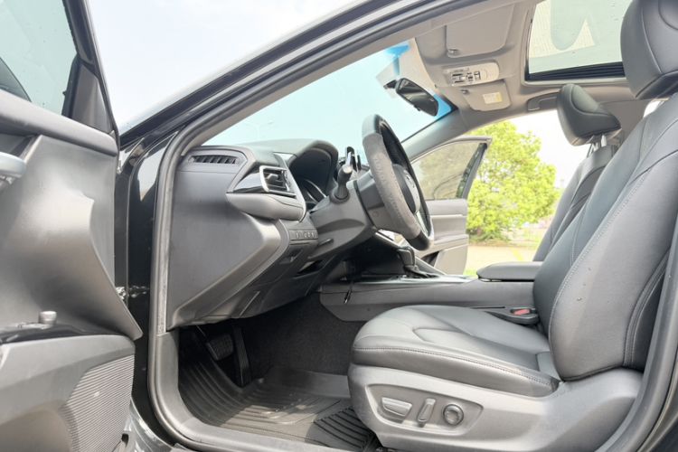 Used Toyota Camry 2023 2.0GVP Premier Edition Interior 7