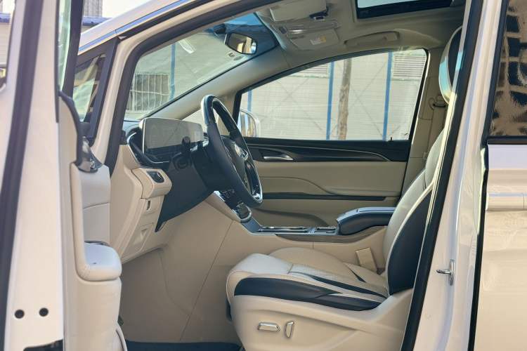 Used Buick GL8 2022 ES Landtrek 653T Comfort Edition