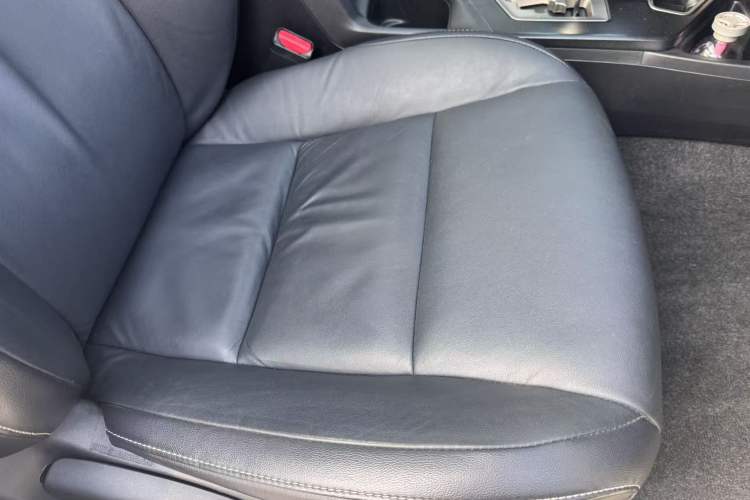 Used Toyota RAV4 2018 2.5L Automatic 4x4 Elite i Edition Interior 10