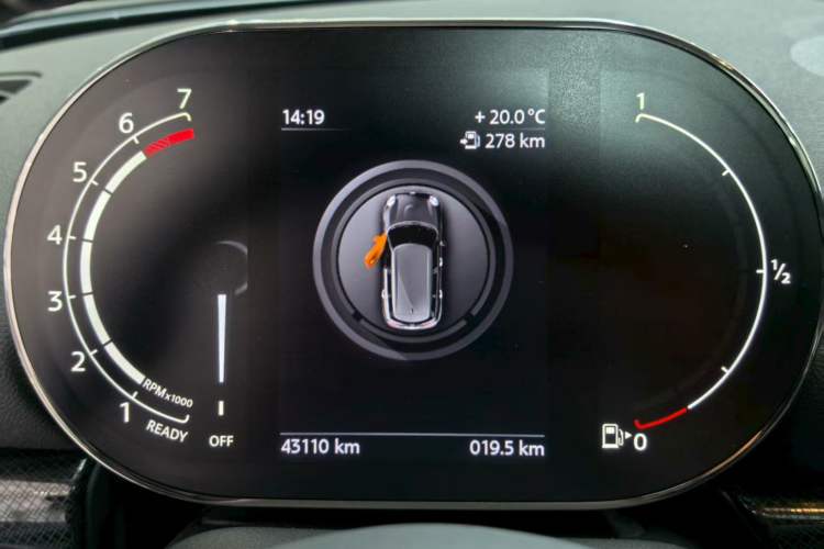 Used MINI Clubman 2021 2.0T COOPER S Odometer Close Up