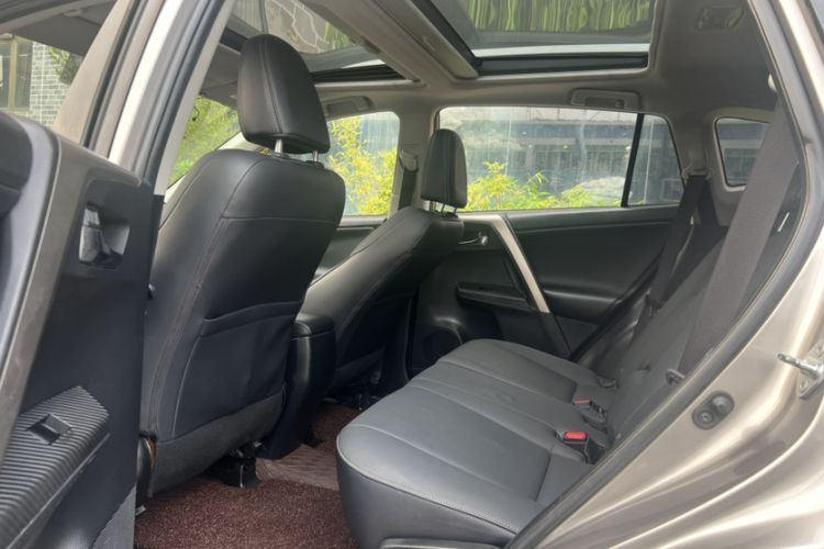 Used Toyota RAV4 2015 2.5L Automatic 4x4 Luxury Edition
