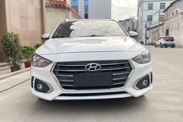 Used Hyundai Celesta Traveler 2018 1.6L Automatic Yixin Model China V Standard