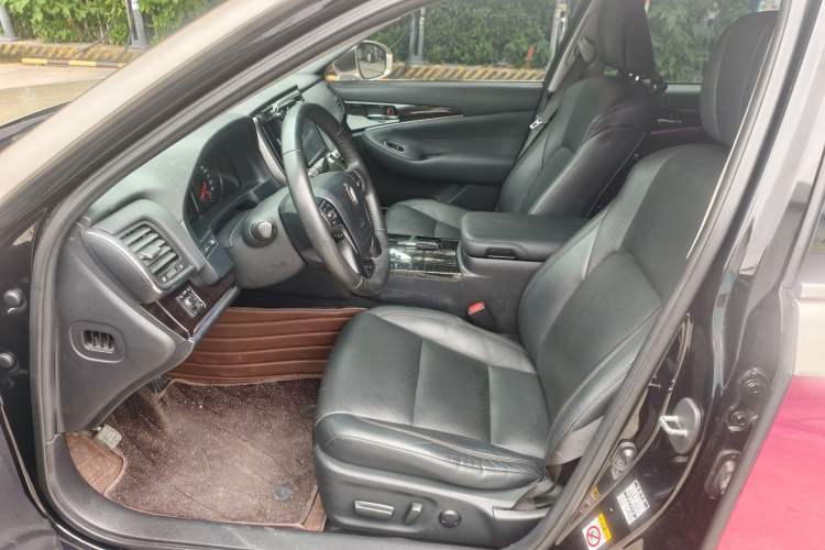 Used Toyota Crown 2015 2.0T Fashion Edition Left Front Seat