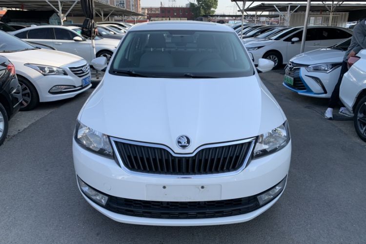 Used Skoda Rapid 2015 1.6L Automatic Smart Selection Model
