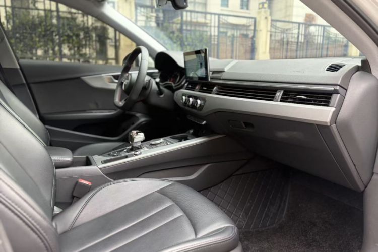 Used Audi A4L 2018 30th Anniversary Edition 40 TFSI Trendy Model Interior 5