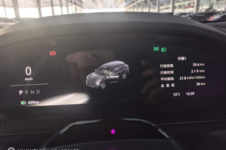 Used Zeekr 7X 2025 100 kWh Long-Range Rear-Wheel Drive with Intelligent Driving Features Odometer Close Up