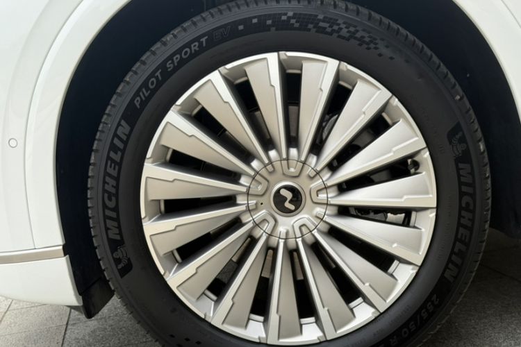 Used ONVO Luxeed L90 2025 Model—Ultra Six-Seater Version Exterior 6