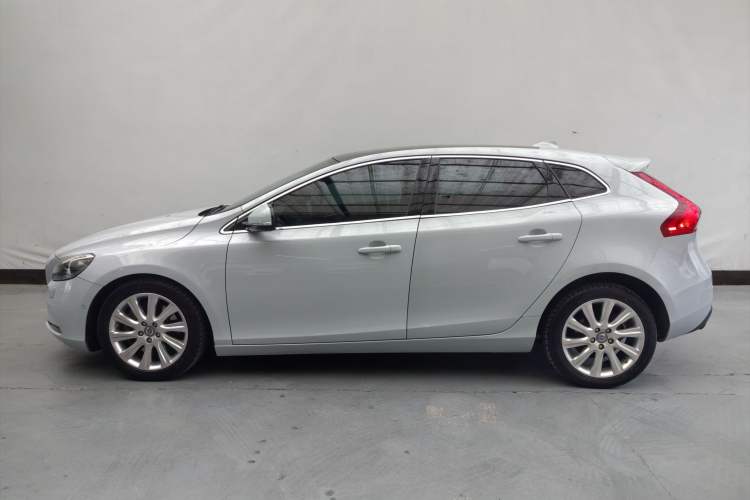 Used Volvo V40 2014 2.0T Zhiya Edition
