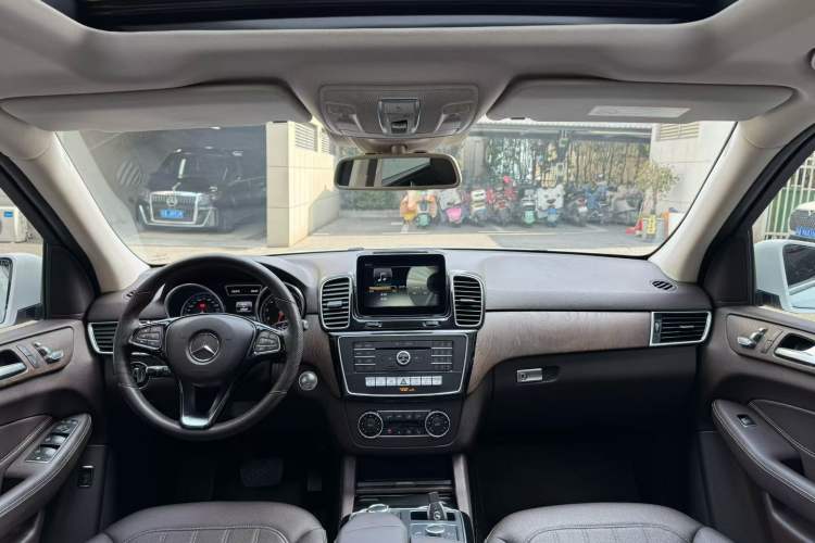 Used Mercedes-Benz GLE 2017 GLE 320 4MATIC Dynamic Model Interior 3