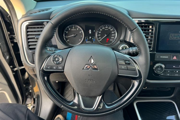 Used Mitsubishi Outlander 2021 2.0L Two-Wheel Drive Comfort Edition 7 Seats