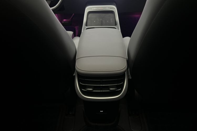 Used Nio ET5T 2025 75 kWh Touring Interior 9