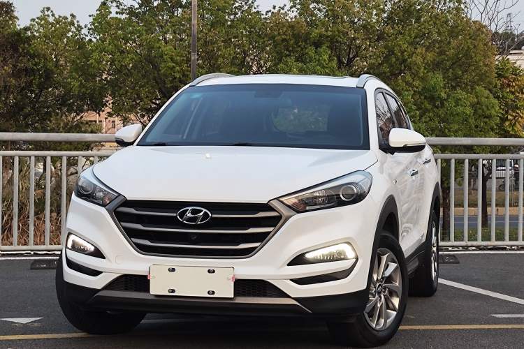 Used Hyundai Tucson 2015 1.6T Dual-Clutch Two-Wheel-Drive Smart Model Exterior 1