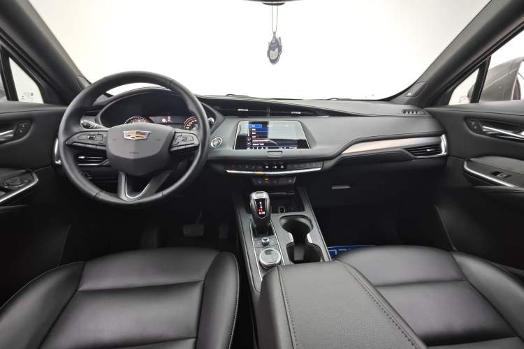 Used Cadillac XT4 2018 28T Two-Wheel Drive Leading Version