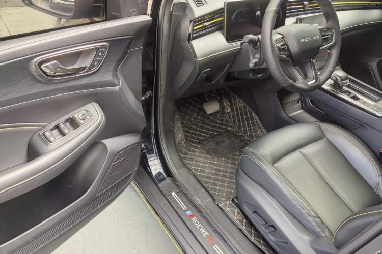 Used Roewe RX5 2023 PLUS 330TGI Automatic Trendsetting Smart Edition
