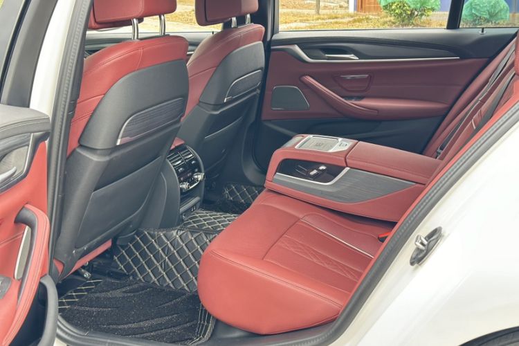 Used BMW 5 Series 2023 530Li Luxury Edition M Sport Package Interior 3