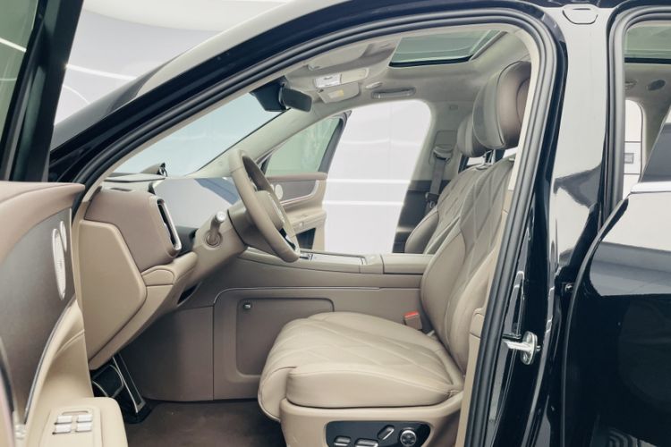 Used Hima AITO M9 2025 Extended-Range Ultra Version 52 kWh 6-Seater Left Front Seat