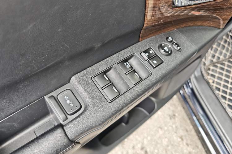 Used Honda Odyssey 2017 2.4L Smart Edition Interior 3