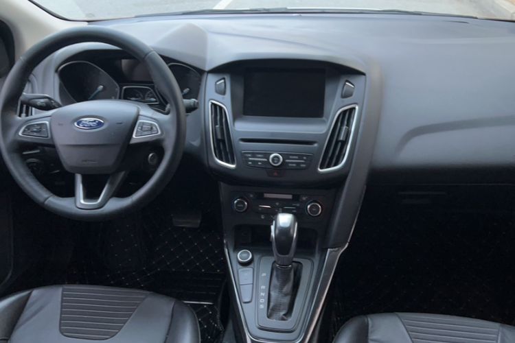 Used Ford Focus 2015 Hatchback EcoBoost 180 Automatic Elite Model Interior 1