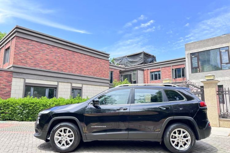 Used Jeep Cherokee 2016 2.4L Professional Edition