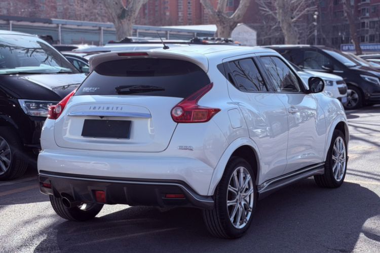 Used Infiniti ESQ 2014 1.6L Spontaneous Edition
