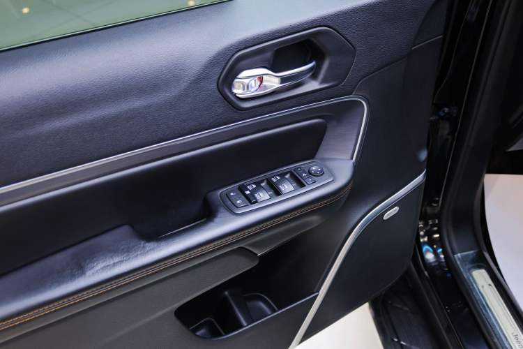 Used Jeep Grand Commander 2018 2.0T Four-Wheel Drive Smart Enjoyment Version China V Emission Standard
