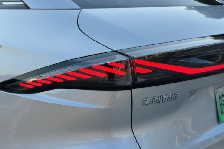 Used Geely Galaxy L6 2025 EM-i 140km Starship Edition
