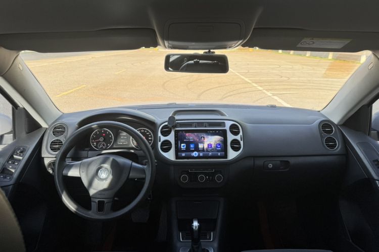 Used Volkswagen Tiguan 2015 1.8TSI Automatic Two-Wheel Drive Trend Edition Interior 2