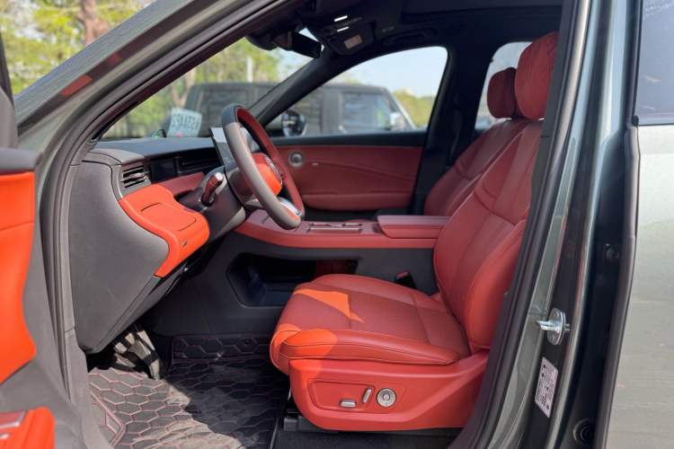 Used Hongqi HS6 PHEV 2026 220 All-Wheel Drive Smart Hybrid Version Interior 4