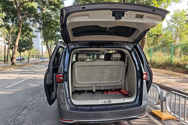 Used Buick GL8 2022 Land Business Class 652T Luxury Model
