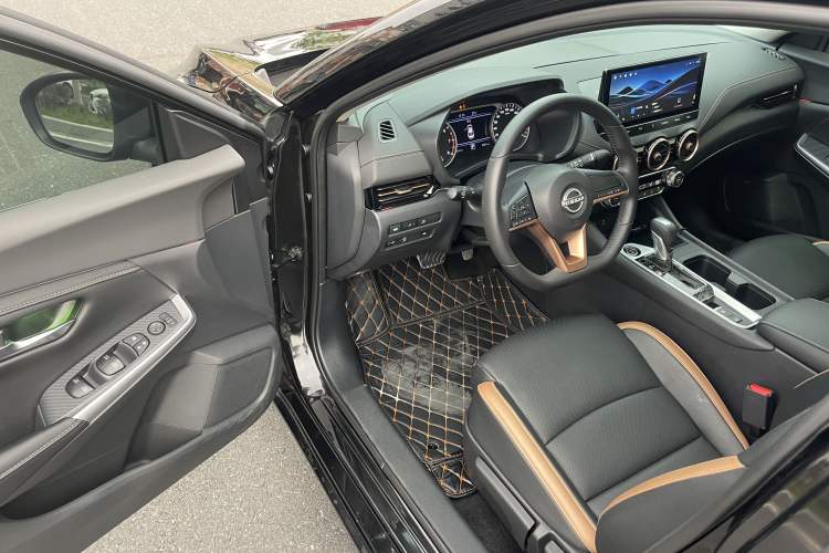 Used Nissan Sylphy 2023 1.6L CVT Black Gold Edition Interior 4