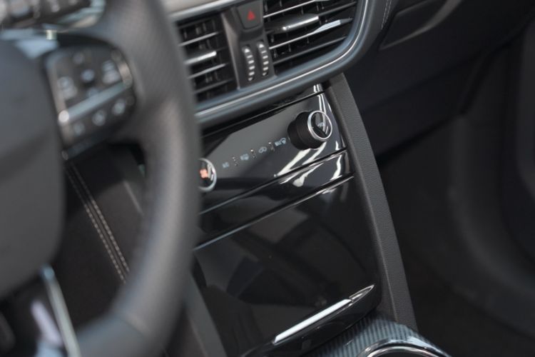 Used Ford Escape 2024 EcoBoost 245 Two-Wheel-Drive Titanium Edition