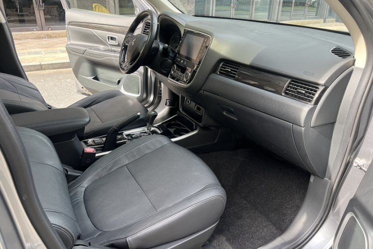 Used Mitsubishi Outlander 2018 2.0L Two-Wheel Drive Glory Edition 5 Seats
