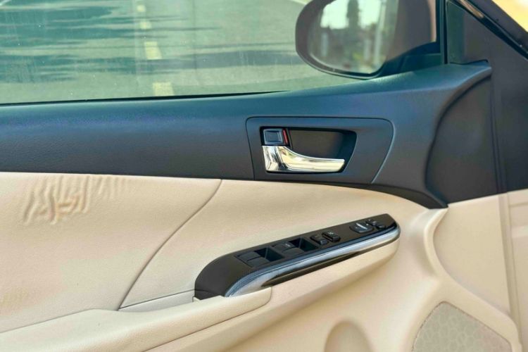 Used Toyota Camry 2012 Luxurious Edition 2.5HG Zunrui