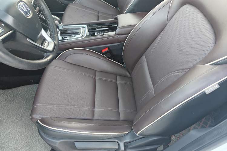 Used Changan Raeton CC 2019 1.5T Automatic Haoya Edition Guangmang Model China VI Standard
