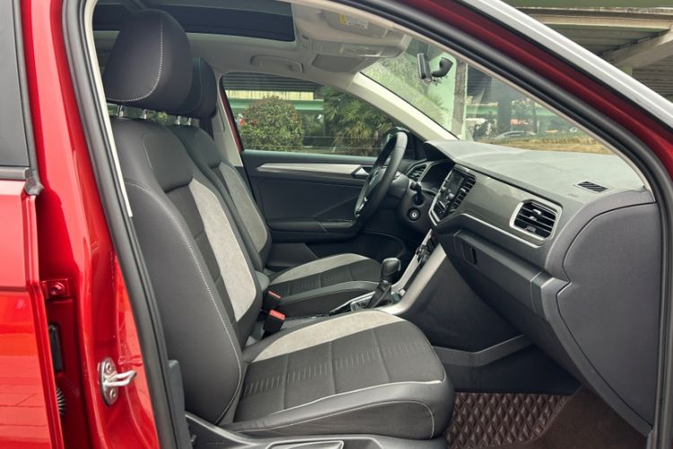 Used Volkswagen T-ROC 2018 280TSI DSG Two-Wheel Drive Advanced Version China V Emission Standard
