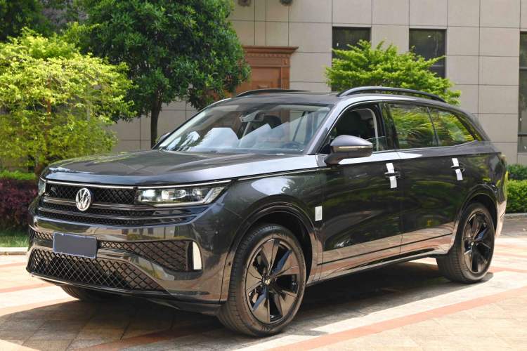 Used Volkswagen Tavendor 2024 380TSI All-Wheel Drive R-Line Blacklight Knight Edition