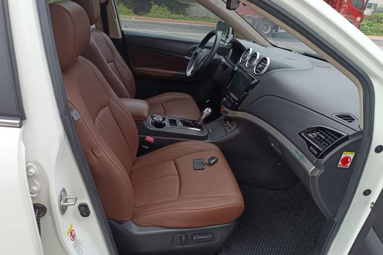 Used BYD S7 2015 2.0T Upgraded Automatic Luxury Version Interior 6