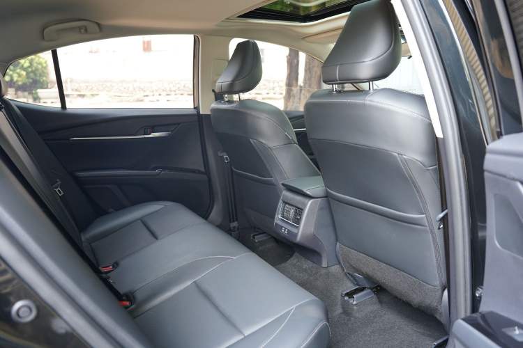 Used Toyota Camry 2026 Model Dual-Engine 2.0HGVP Luxury Edition Interior 11