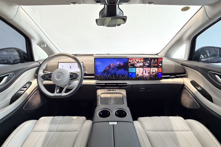 Used VOYAH Dream 2025 PHEV Four-Wheel-Drive Flagship Kunpeng Edition Steering Wheel