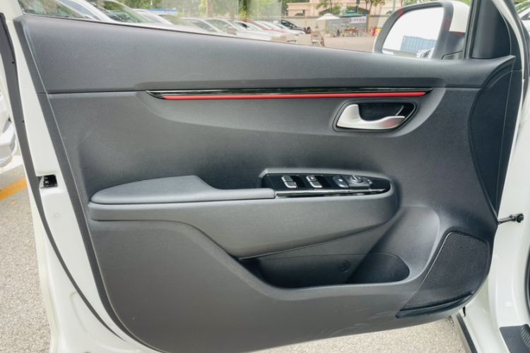 Used Kia KX Cross 2017 1.4L AT GLS
