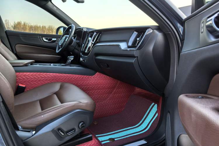 Used Volvo XC60 2021 T5 4x4 Smart Luxury Edition Right Front Seat