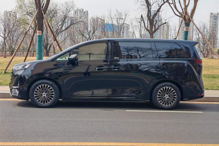 Used Denza D9 2022 DM-i 970 Four-Wheel Drive Prestige Model Exterior 3