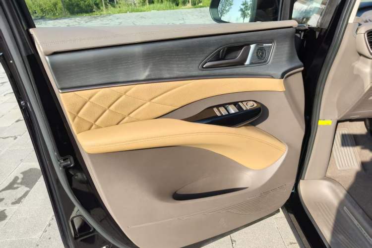 Used Denza D9 2022 EV 600 Four-Wheel Drive Prestige Model