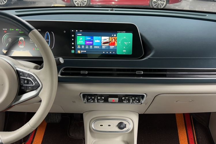 Used ORA Good Cat 2023 401 km Standard Range Premium Version Lithium Iron Phosphate