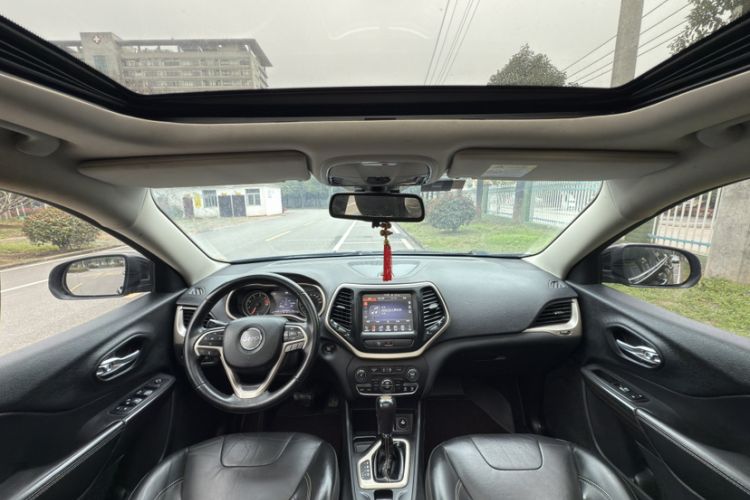 Used Jeep Cherokee 2017 2.0L Superior Edition