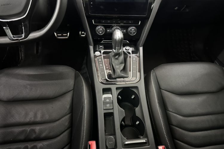 Used Volkswagen FAW-Volkswagen CC 2019 330TSI Glamour Edition China V Standard Interior 4