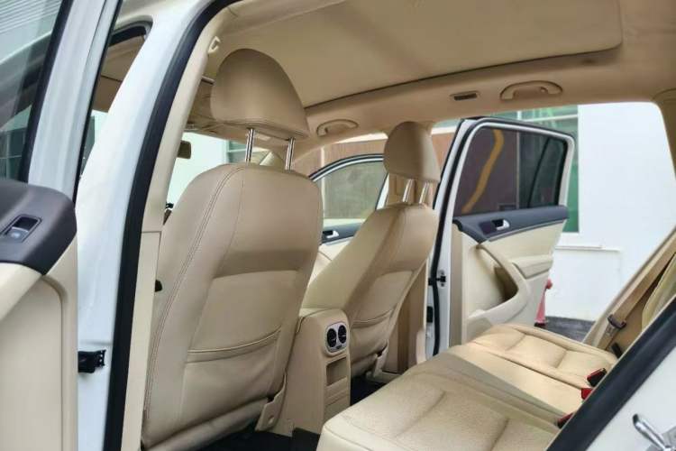 Used Volkswagen Tiguan 2015 1.8TSI Automatic Two-Wheel Drive Luxury Model Interior 4