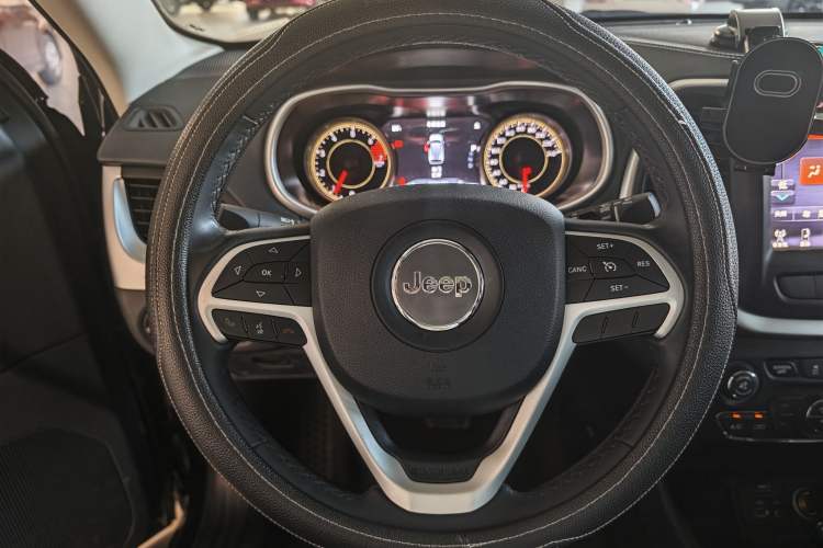 Used Jeep Cherokee 2020 2.0L Two-Wheel Drive Classic Sports Edition